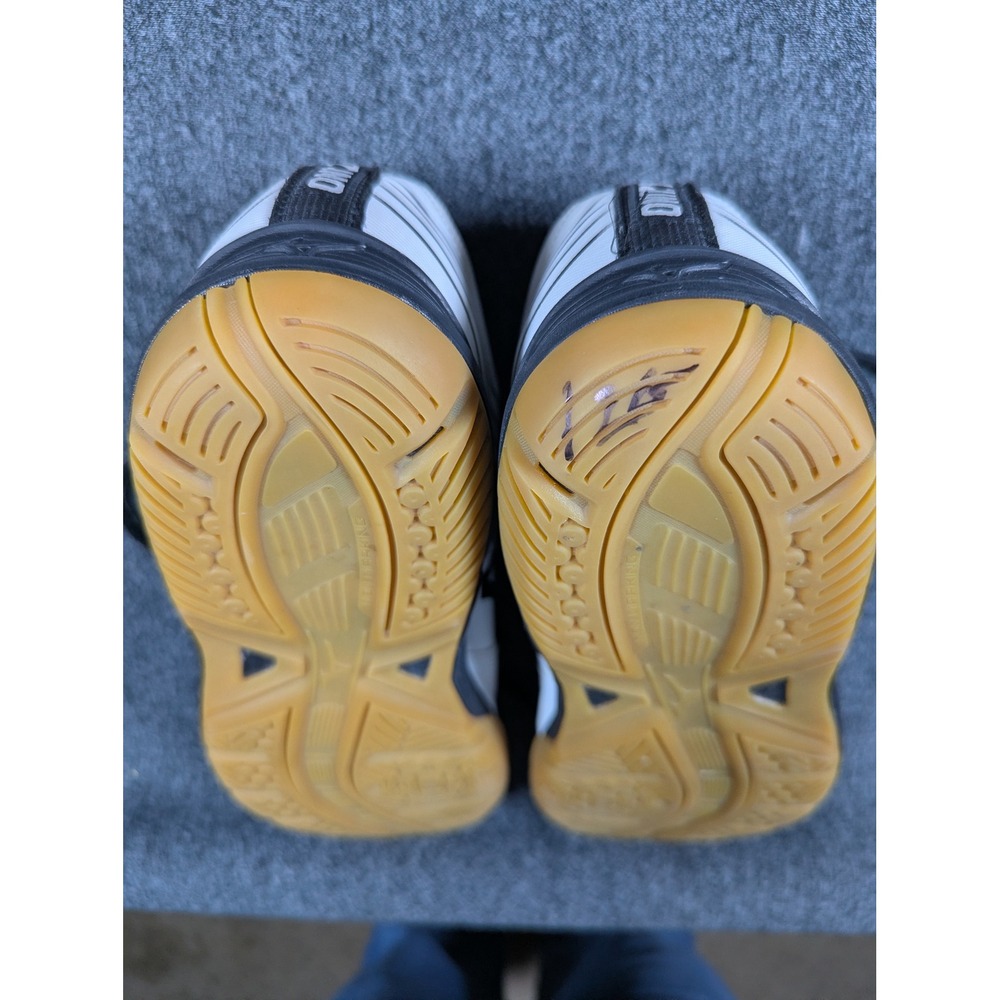 Mizuno Cyclone Speed 3 Womens Volleyball Shoes White Black Gum Sole Indoor Court - Picture 8 of 10